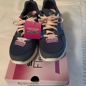 Skechers Walking Sneakers Memory Foam size 6
